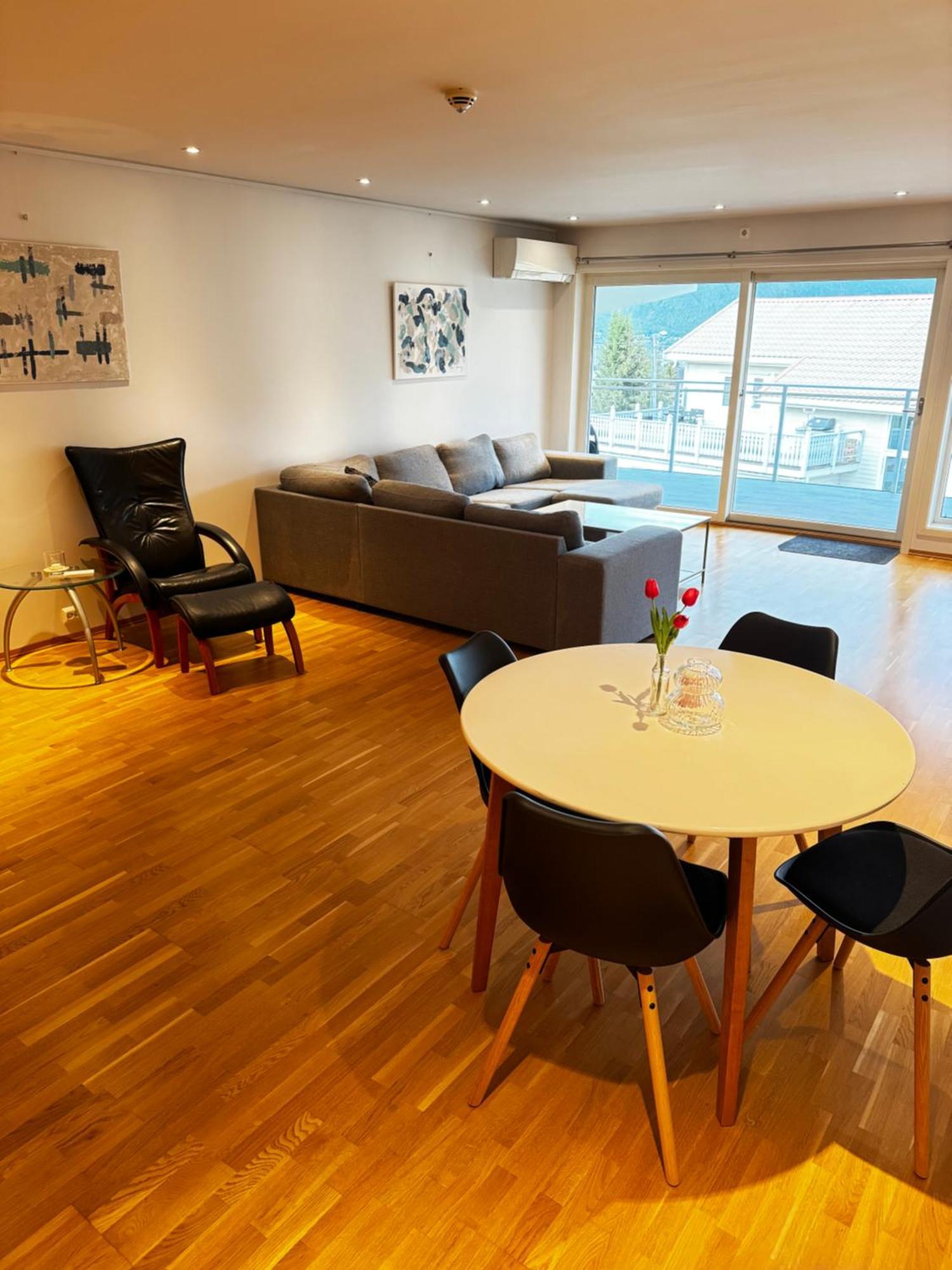 Sentral Leilighet Med Fantastisk Utsikt Tromsø Exterior foto